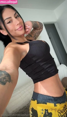 Breezyfoxx - Anyone else miss summer? Can’t wait to live in my bikinis 24/7 😜