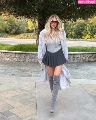 Barbie Blank [ barbie-blank ] - Butt day with messy hair my favorite how about you