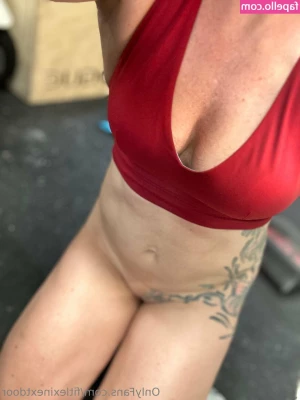 fitlexinextdoor - Stream started at 08 18 2023 03 43 pm  Lots of dancing and twerking