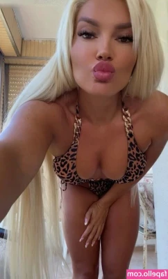Jelena Unikat [ jelena-unikat ] - Wish someone was here next to me