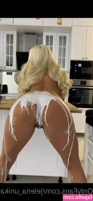 Jelena Unikat [ jelena-unikat ] - How s the view from the back