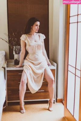 Nicole Vaunt [ nicole-vaunt ] - wanna help get me hard??