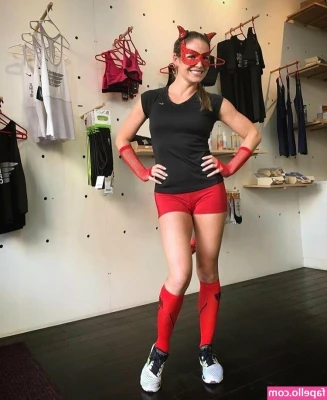 corkyafterdark - I feel sooooo sexy in this outfit 🖤