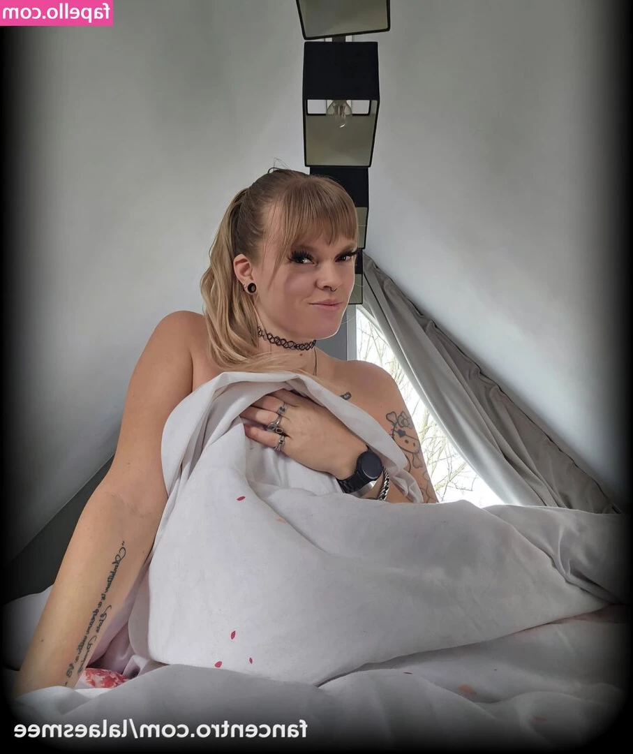Lalaesmee - Just chilling in bed today  care to join me    You can tip to get