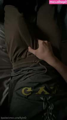 xelaqt - such a horny girl I don't even need to strip 👀