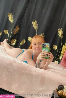 madicollinsxofree [ madicollinsxofree-1 ] - Cheeky Tuesday   I m bored  show me something to fuck myself silly to