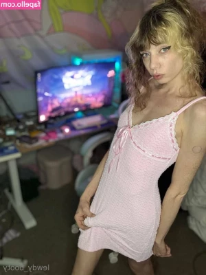 bellathrnexo - pretty in pink