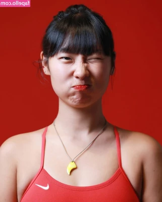 Waack.b [ waack-b ] - I ll sit pretty for that treat love    Gimme gimme