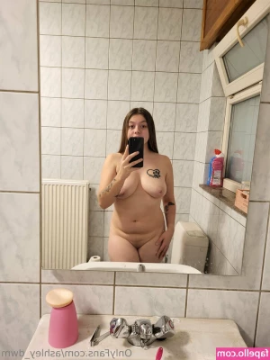 ashley_dwm [ ashley-dwm ] - What would you caption this?  Comment and let me know ⬇️
