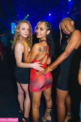 Evie Erikson + Ellie Erikson [ evie-erikson-ellie-erikson ] - LaTe NiGht GyM FleX     Tanning pics up soon