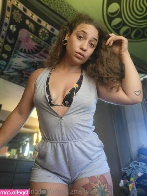 hatchbackhoe - I love being so full of cum that my pussy starts dripping 😍