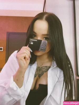 lyna_com - do you like the way i ride?