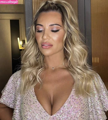 Christine McGuinness [ christine-mcguinness ] - How would you like me to help you cum babe?😍