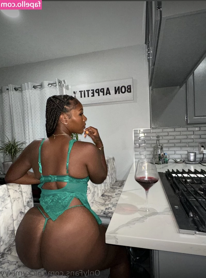 Thickymikyy - back to back sets? oops something casual while I get ready for class