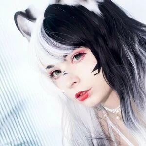 miawhite18x