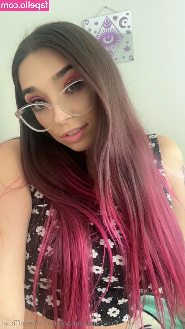 vybrantvibesofficial - 𝑴𝒂𝒌𝒊𝒏𝒈 𝒊𝒕 𝒉𝒐𝒕 🔥🔥🔥
