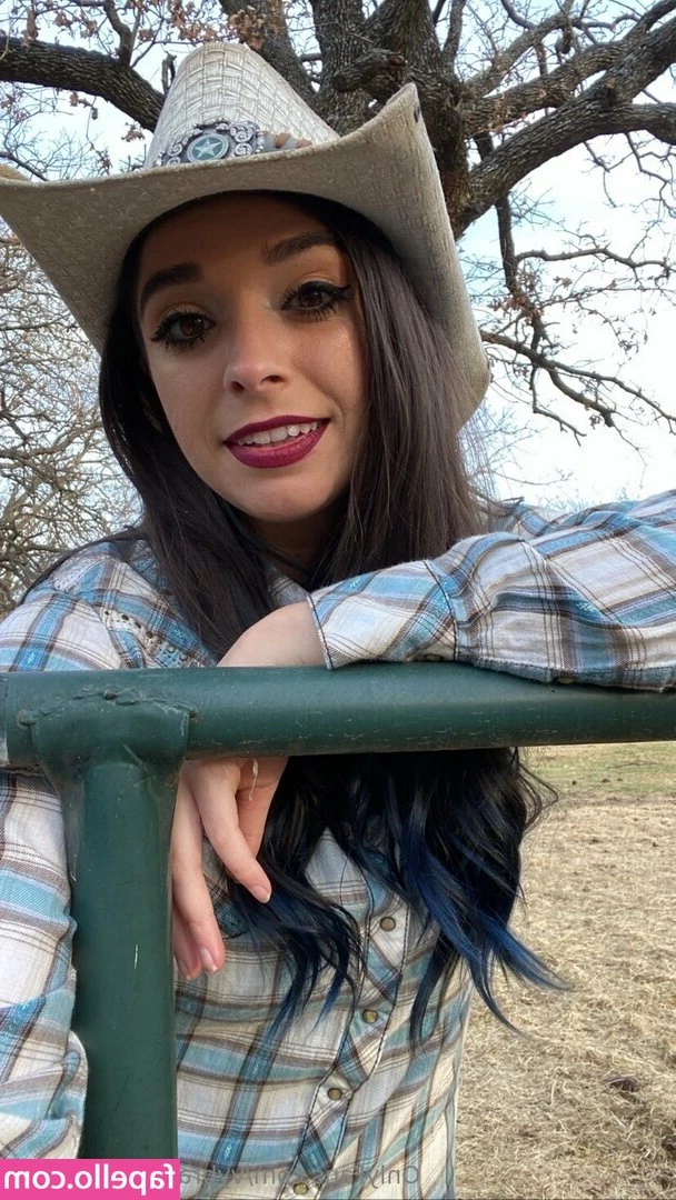 vybrantvibesofficial - Hi you  good morning xoxox    What custom video do you want to see