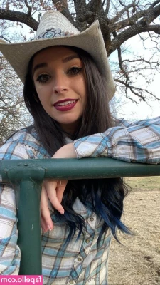 vybrantvibesofficial - Hi you  good morning xoxox    What custom video do you want to see