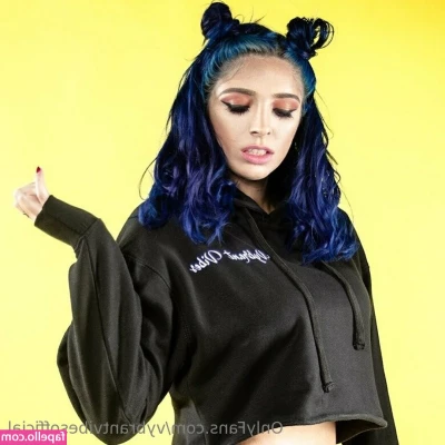 vybrantvibesofficial - Hellow  I m back  And I m damn ready to be the queen of the world