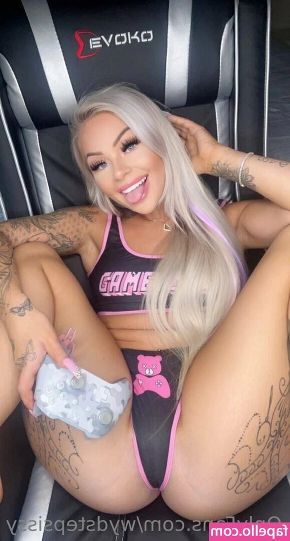 wydstepsissy - There is one very sad looking bubble beard in this set  PINK TUB is