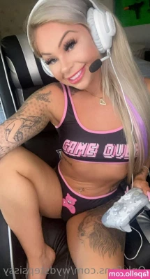wydstepsissy - Good morning. Daddys morning wood is out of control