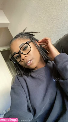 iwanthazelgrace - Do I look sexy in red? Yes or no.