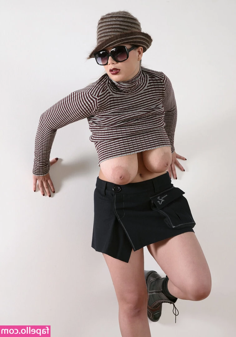 Terry Nova [ terry-nova ] - Wow got some beautiful dick pics today, if you haven’t DM’d me
