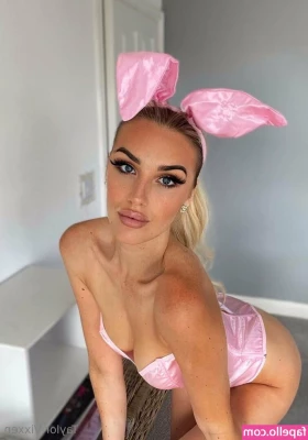 taylorvixxenfree - wanna sit in my lap