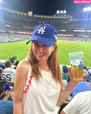 Rachel Nichols [ rachel-nichols ] - some post shower pix from today 👀