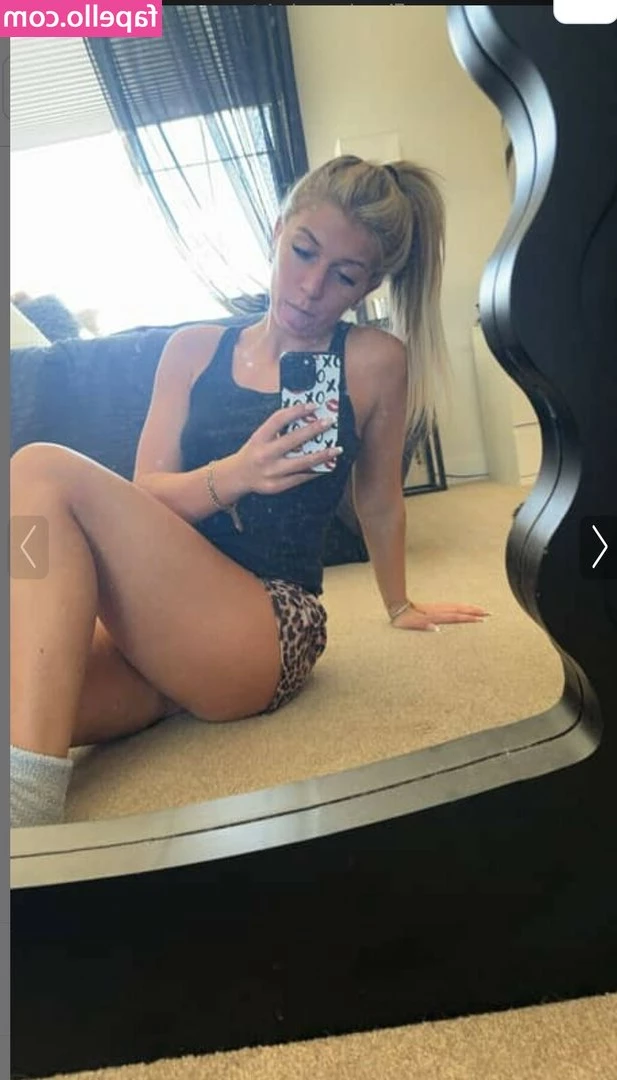 Sarah Lindstrom [ sarah-lindstrom-1 ] - Ready for bed