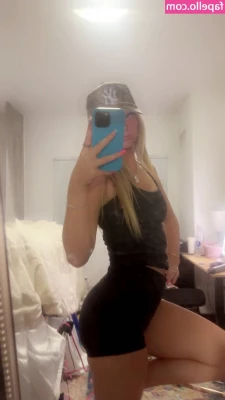 Shae Smolik [ shae-smolik ] - Bet you wish I was shoving them in your face