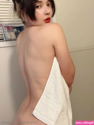 Misaki Sai [ misaki-sai-2 ] - Wer möchte denn auch mal meine geilen Titten kneten