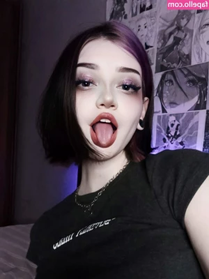 _rissai_ Rissai _cherriss_ [ rissai-rissai-cherriss ] - These tired feet need some lovin