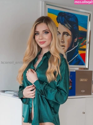 Christina Lionscat [ christina-lionscat ] - Happy Sunday my loves