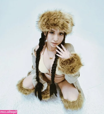 Mona Lenaa [ mona-lenaa ] - Anyone a fan of the Arts 😜