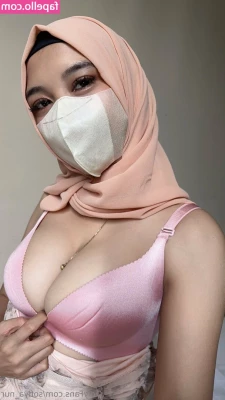 sofiya_nur [ sofiya-nur ] - Just some teases for Fuck Vid Fridays  Let me know what kind of