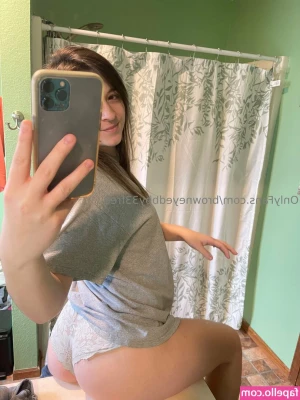 browneyedbby33free - Are you looking up my skirt