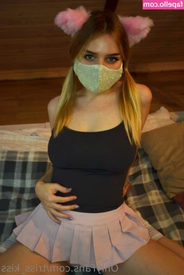 triss_kiss [ triss-kiss ] - Je viens de lui installer une cage transparente  Comme ça elle peut
