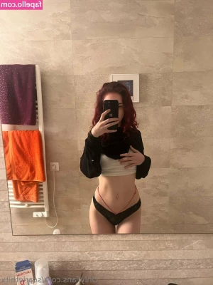 liagrau - Who want s a vid of me getting fucked in a hotel room