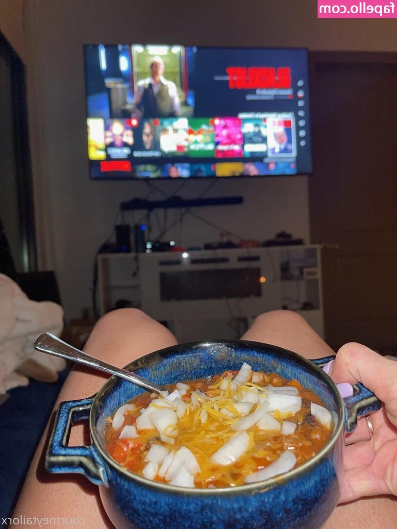 Courtney Taylor [ courtney-taylor ] - booty be jiggggggley