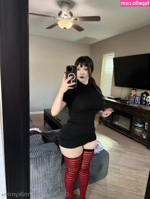 milkymiyu - Fuck me on the counter to some death metal🤘🏻