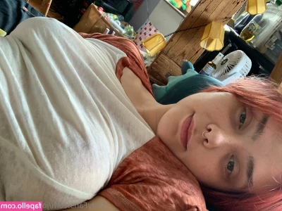 joy.elizabeth [ joy-elizabeth ] - do u prefer baths or showers? 🤎
