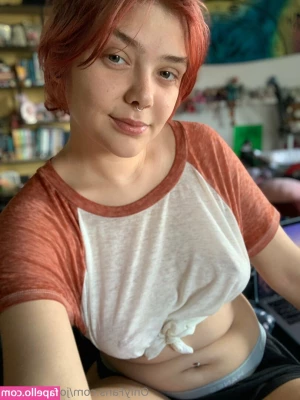 joy.elizabeth [ joy-elizabeth ] - Who wants to worship these muscles