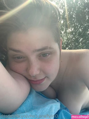 joy.elizabeth [ joy-elizabeth ] - :) have a goodnight! have some dreams about my tiddies.