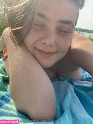 joy.elizabeth [ joy-elizabeth ] - TGIF  impromptu Live chat this morning  Come on in and join me for a