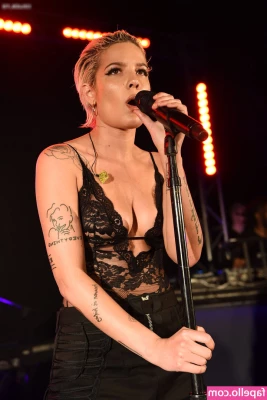 Halsey - Foot worship in hot car session with Verbal