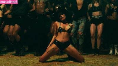 Halsey - Would you like to be in front of me   touching my body while I move
