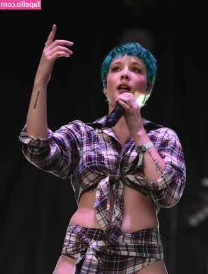 Halsey - #BlowingTheBoss  How bad do you want to see how I drained my Boss' part 1