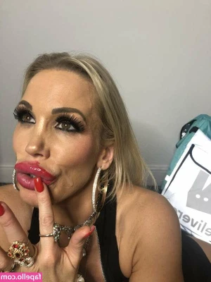 Puma Swede [ puma-swede ] - Went to a fabulous spooky cocktail soirée 👻 🍸
