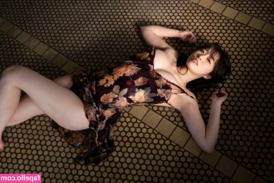 Mariri Sugimoto [ mariri-sugimoto ] - Lil naked photoshoot
